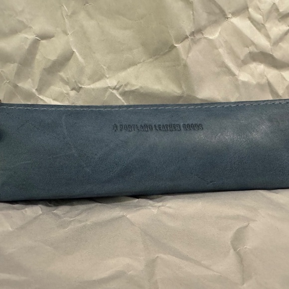 Portland Leather Aqua Canoe pencil pouch - Picture 4 of 5